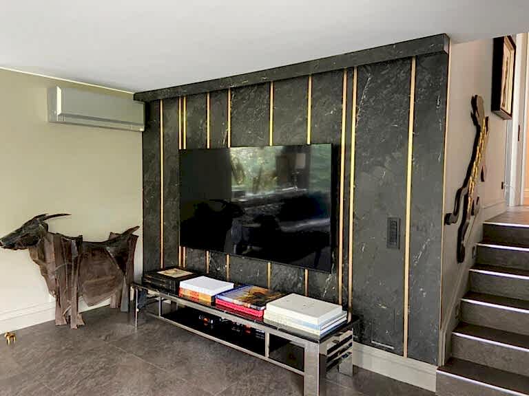 Özata Grup, en ince ayrıntısına kadar düşünülmüş mermer ve doğal taş tasarımları ile mükemmeliyeti evinize getiriyor. Kalite ve estetiği bir araya getiren ürünlerimizi inceleyin.