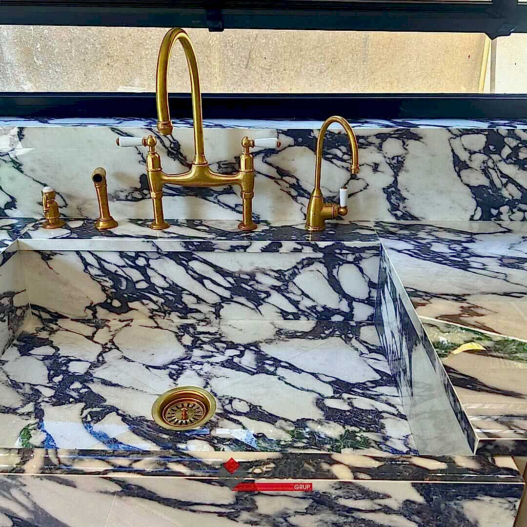 Mutfaklar, evlerimizin ruhunu yansıtan ve ailemizle en özel anları paylaştığımız alanlardır