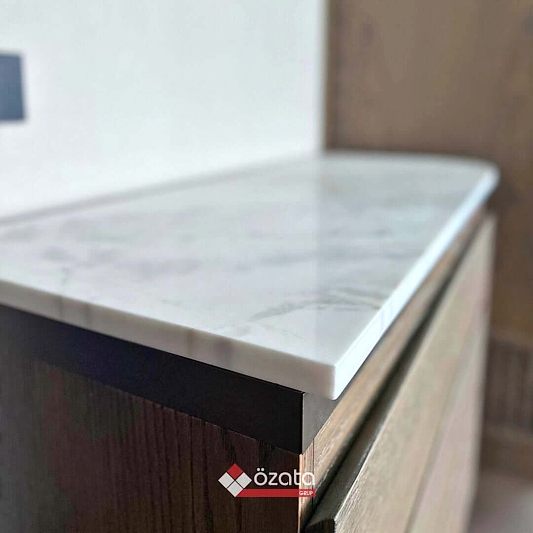  Elegansın İncisi: Neolith Calacata 6mm ile Tasarlanan Şifoniyer ve Komodin!