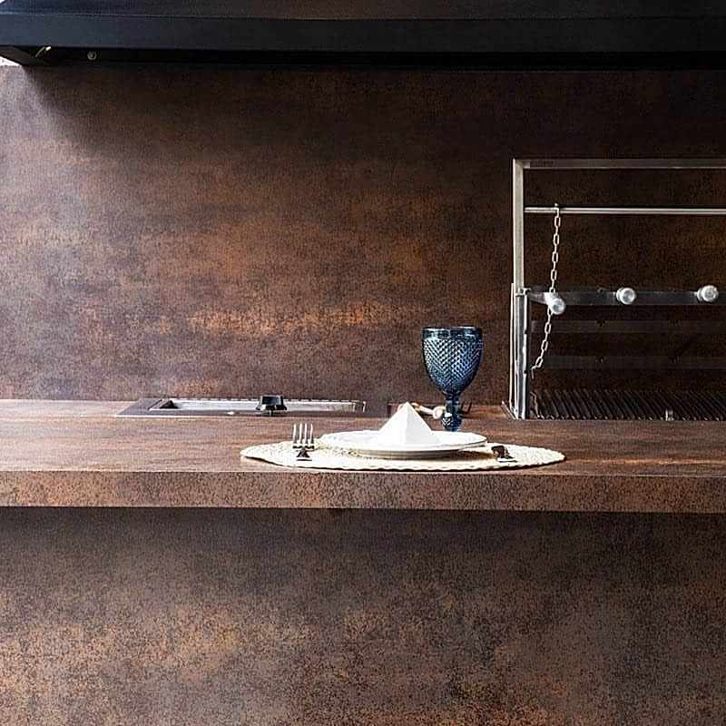 Ahsap ve bakır görüntüsünü tek bir tasarımda birleştiren neolith iron corten yasam alanlarınıza zerafet katacaktır. 