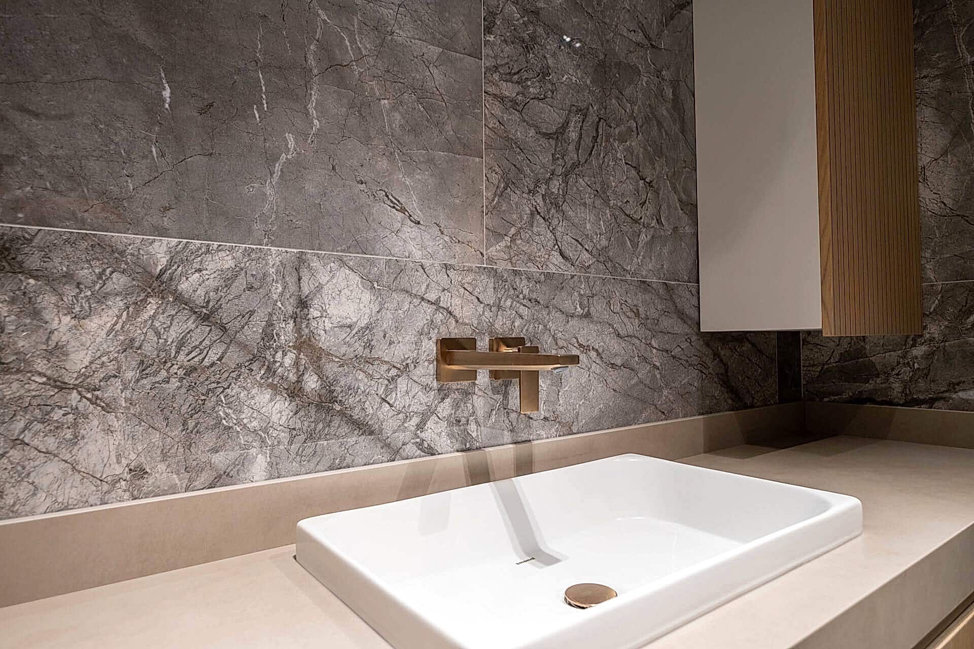 Porselen Banyo Tasarımlarıyla Estetik ve Fonksiyonelliği Bir Araya Getirin