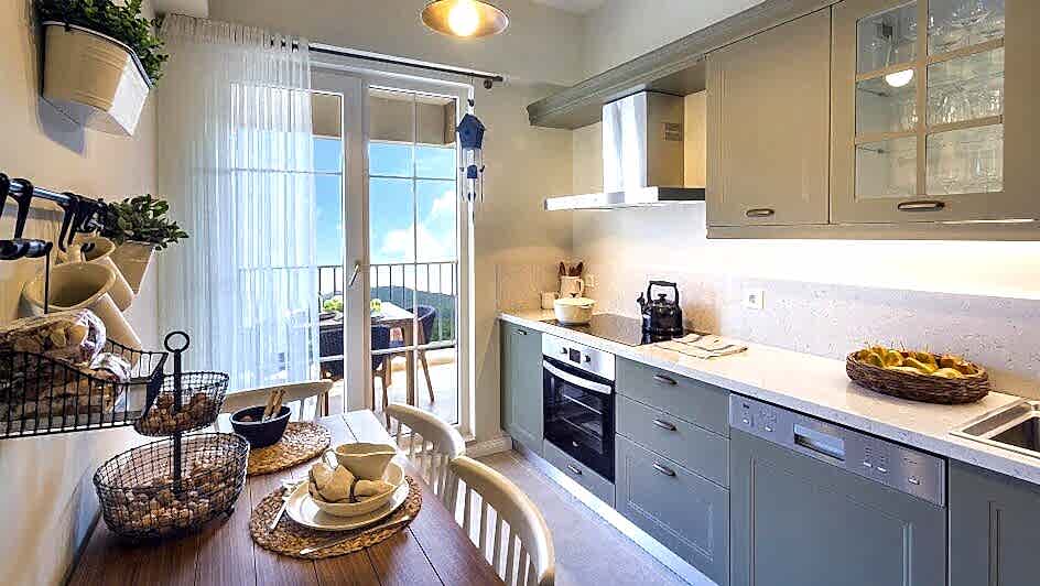 Kashmere White ile Sedef Desenli Ürünlerin Dünyasını Keşfedin